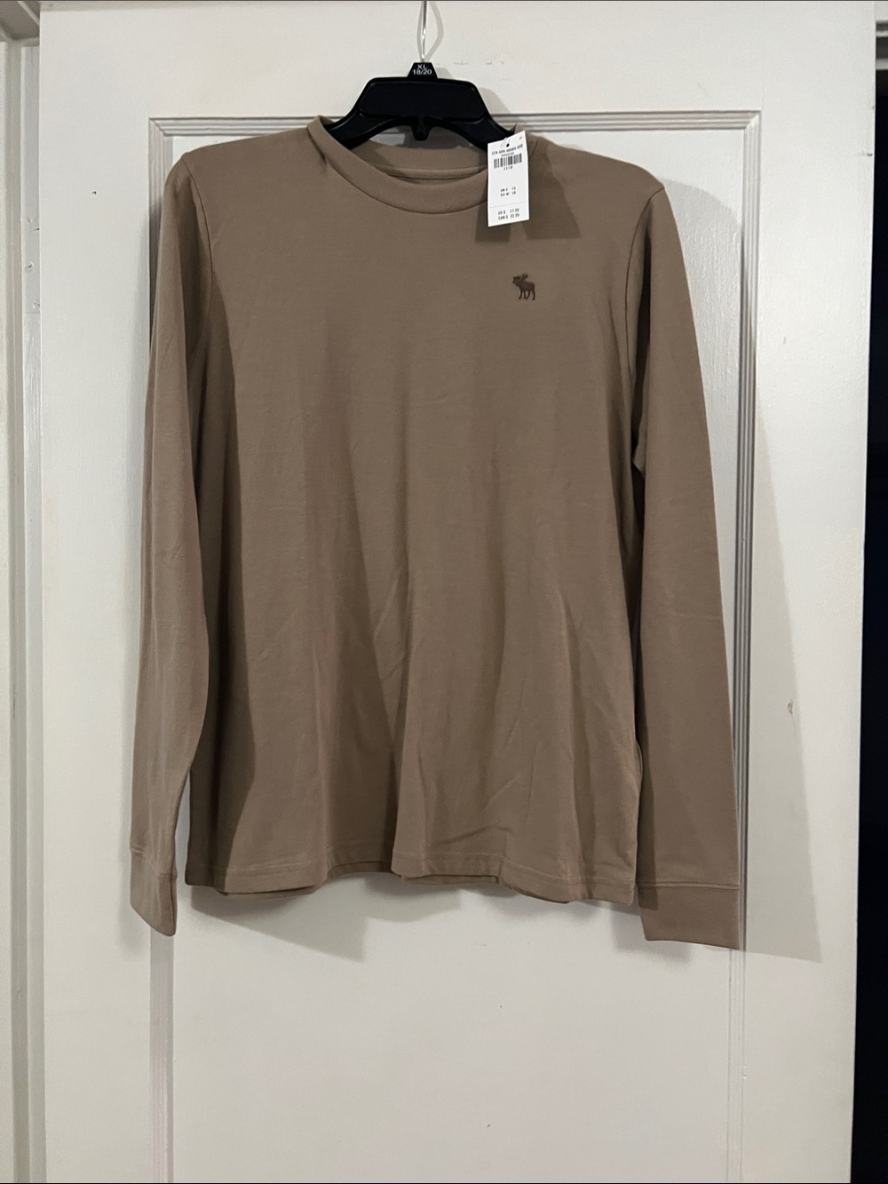 abercrombie kids Long Sleeve Tee in Taupe Brown